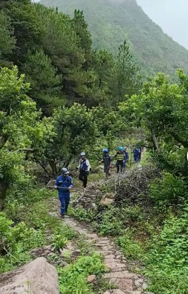 牛盈服务中心 登山失联6日！台州45岁男子遗体被发现，搜救队：遗体暂未运下山，其家中还有两个孩子